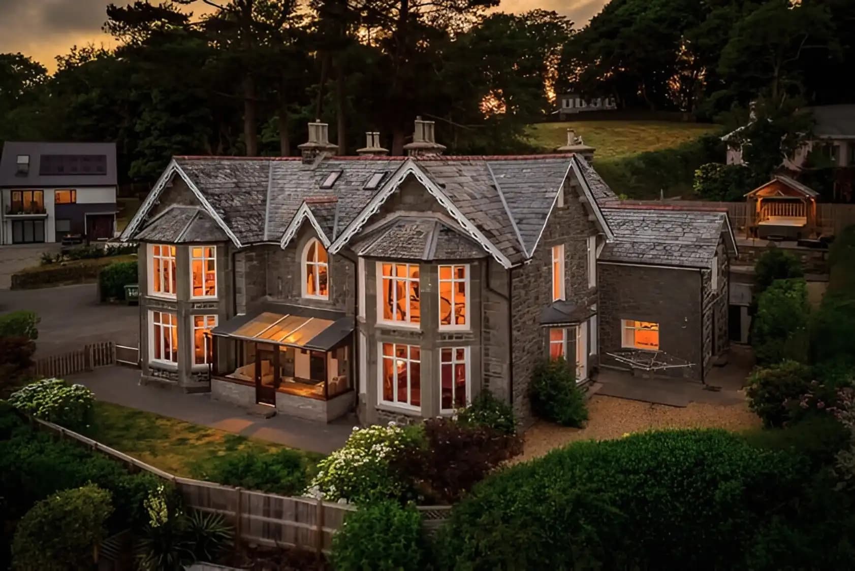 Premium Window Installation Services - High-quality sash, uPVC, timber and casement windows with professional fitting and 10-year guarantee