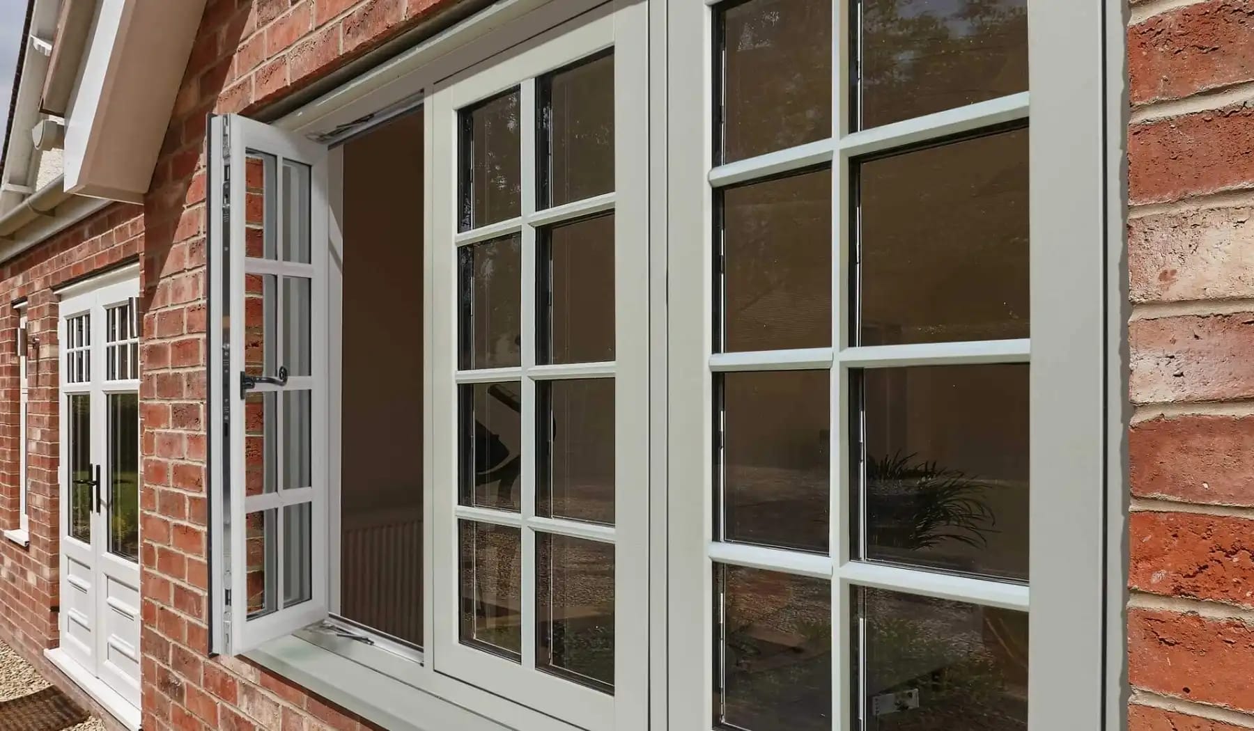 Contemporary Flush Sash Windows for Townhouse - Flush Sash Windows installation project in Islington, North London by Harrington Windows