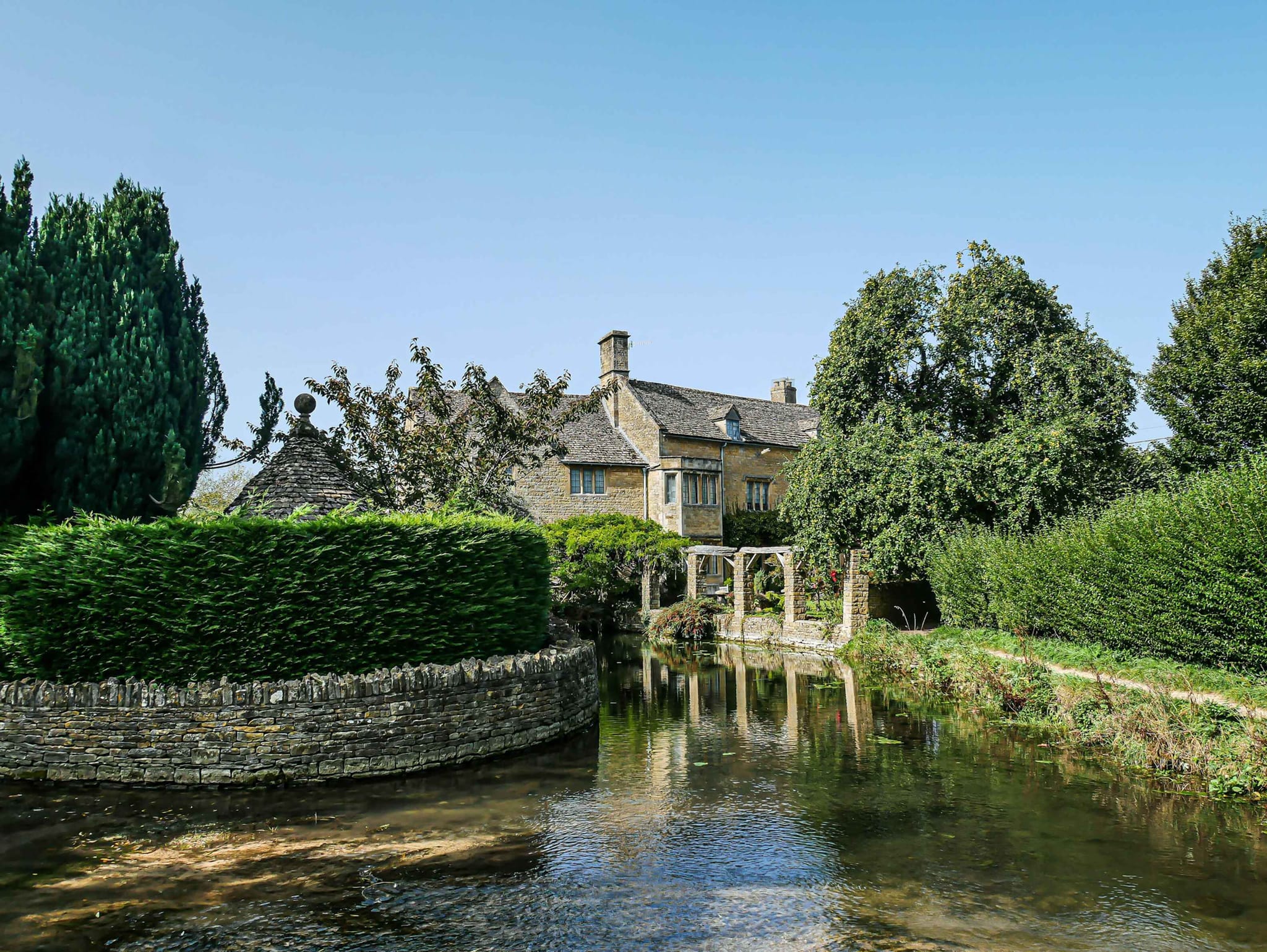 historic home windows, upgrading period windows, modern windows for historic homes, heritage window replacements, sash windows for period homes, woodgrain uPVC windows, energy-efficient windows for historic properties, conservation-approved windows