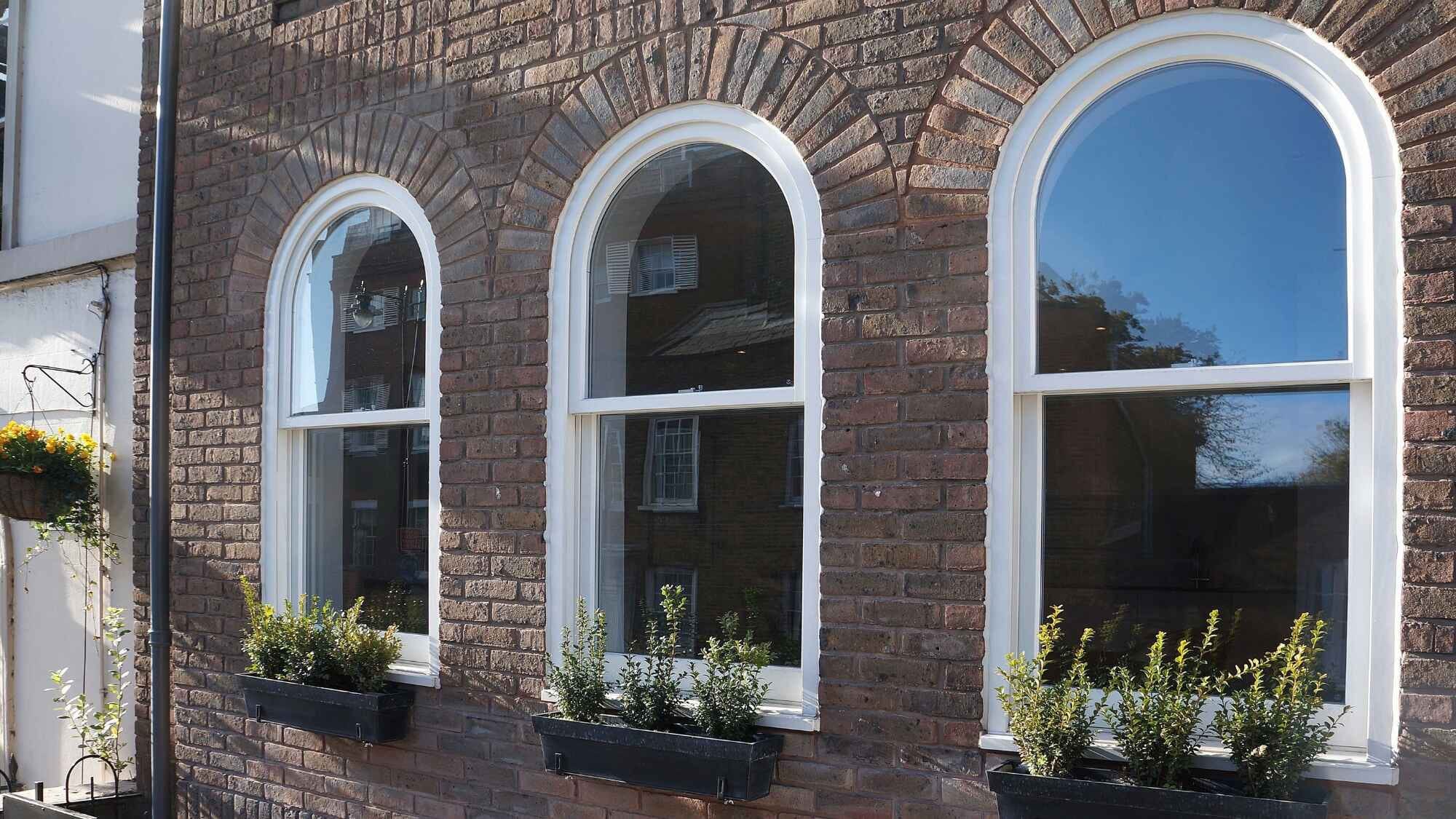 spring sash windows, modern sash windows, spring balanced windows, easy-open sash windows, spring sash windows UK
